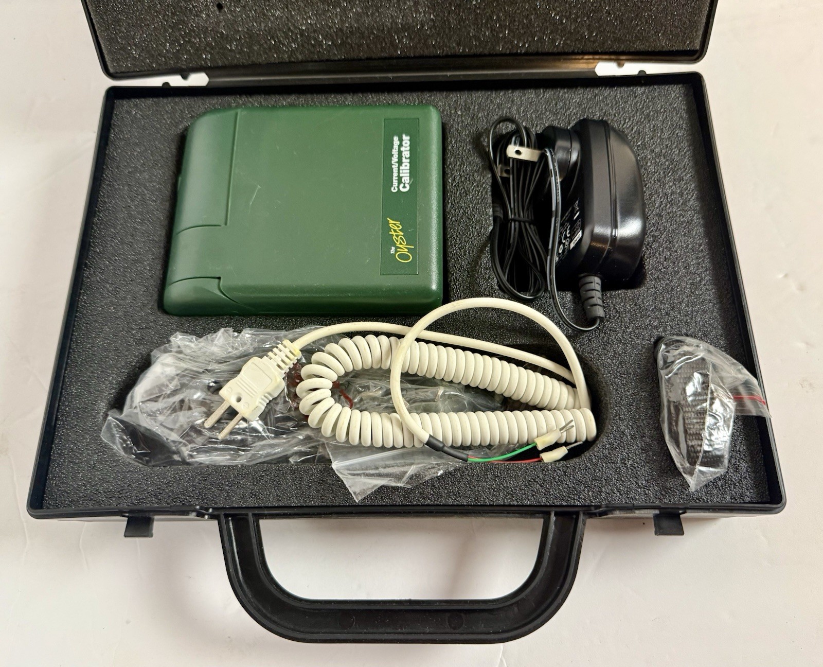 Extech 412355A Oyster Series Current Voltage Calibrator/Meter in Case