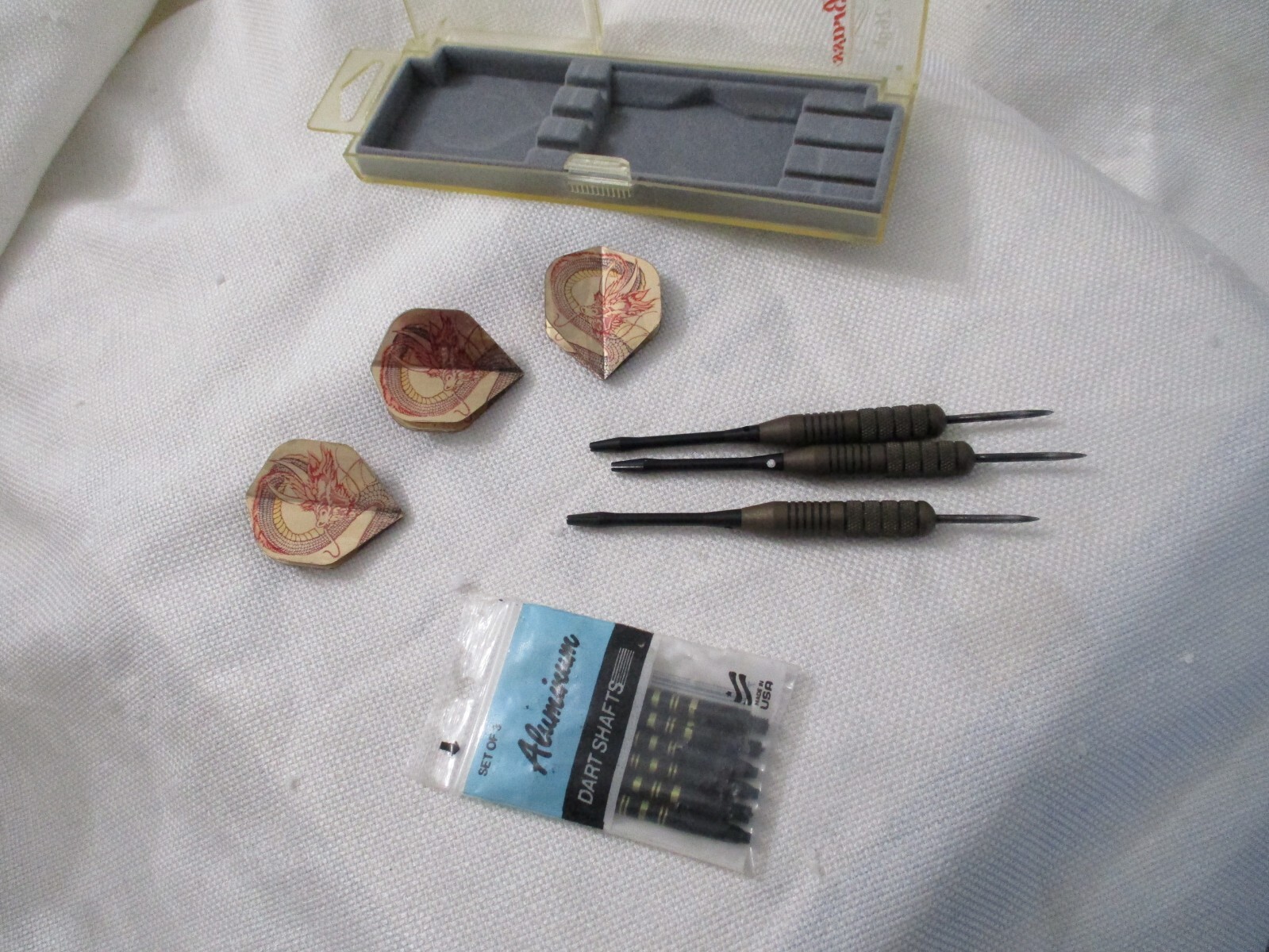 Arrow Darts Set Elite  Brass  26g gram lot shafts