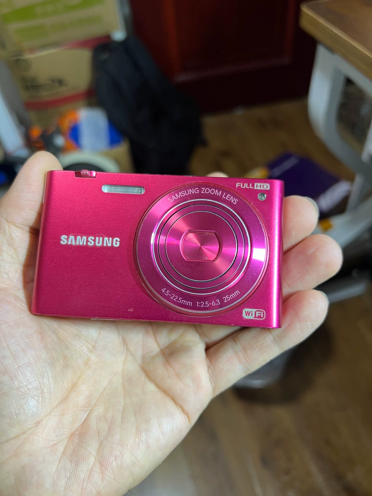 Samsung MV900f 16.1MP 5x Optical Zoom Flip-out Touch Screen Camera