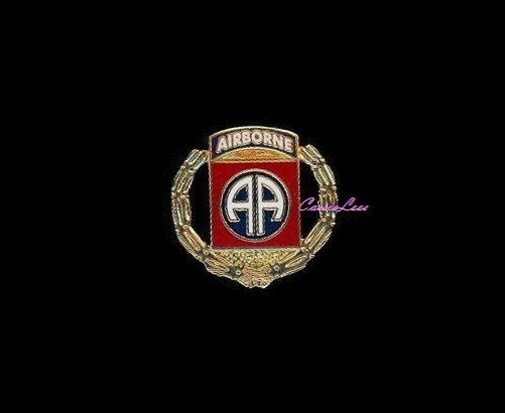 USA 82nd A/B Wreath + a custom promo pin