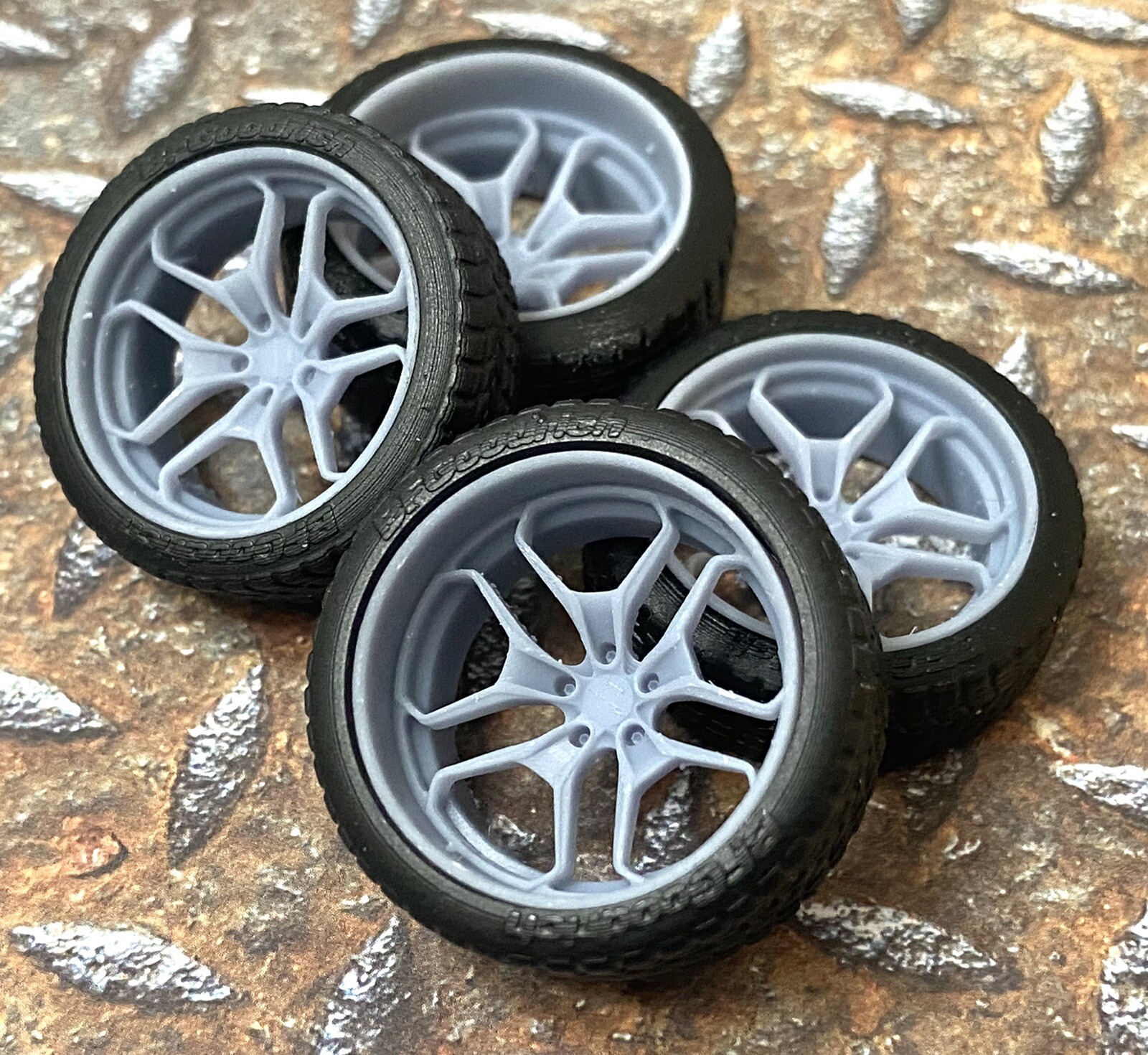 Resin 21/20 in. “Hurricane” model car wheels, 1/24 1/25 scale