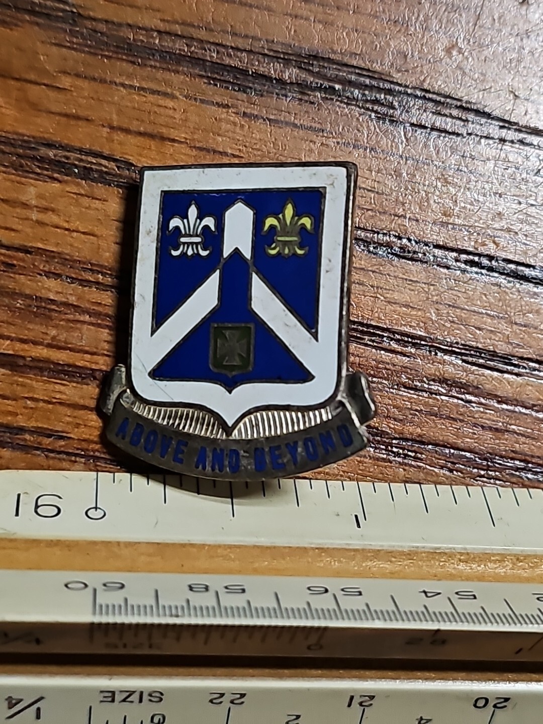 US Army Clutchback Pinback 43rd ARMORED INFANTRY BATTALION Above and Beyond