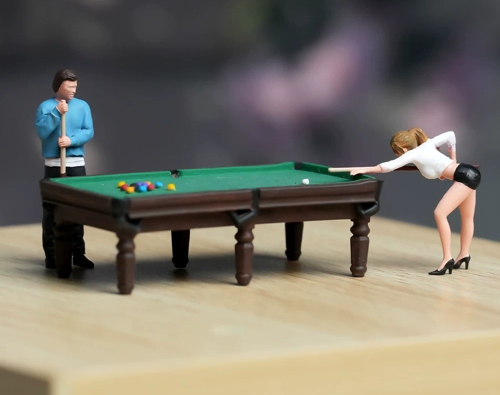 TG 1:64 Painted Figure Model Miniature Diorama Pool Table Man Woman Billiard