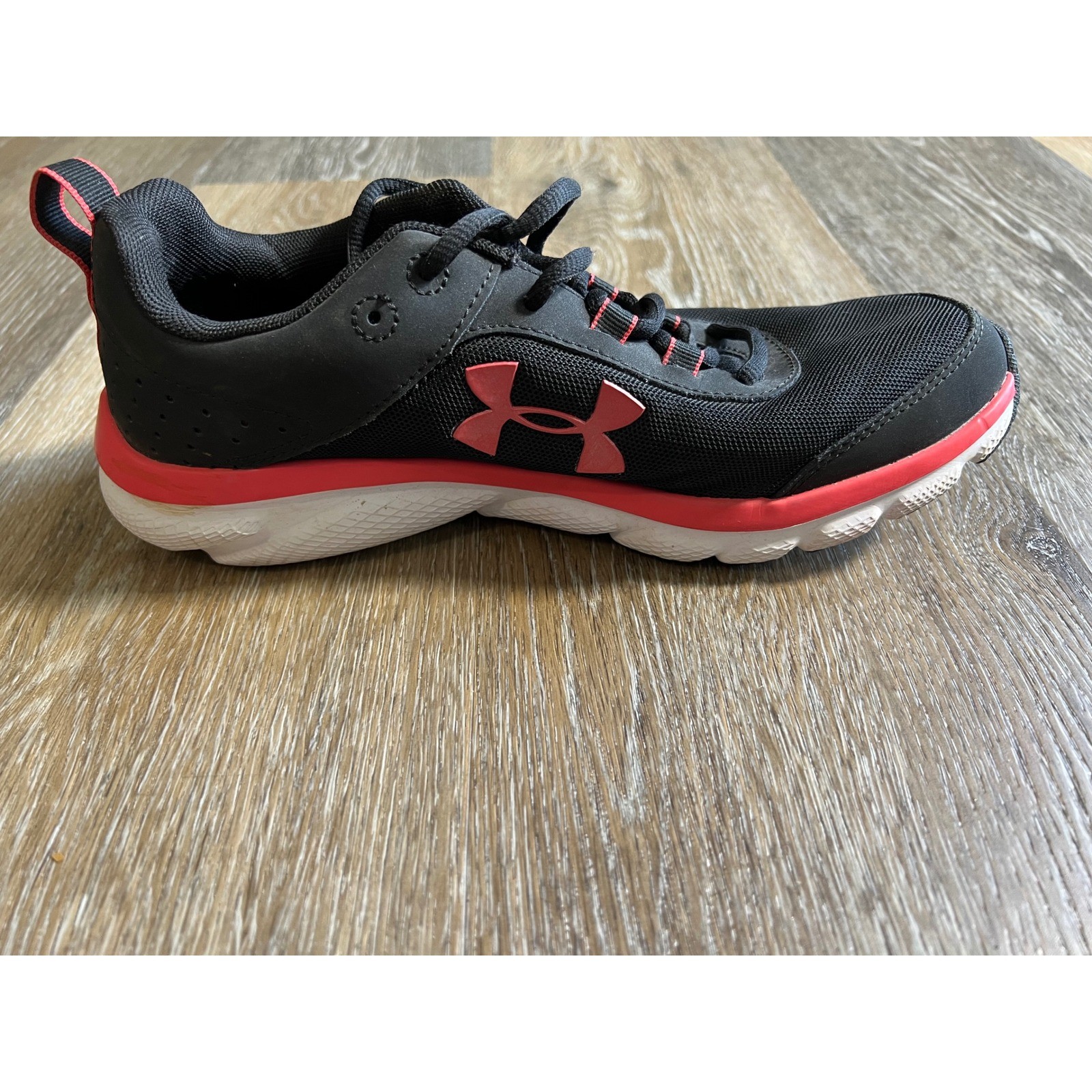 Under Armour Charged Assert Running Shoes Mens Black Pink Sneakers 3024590-004