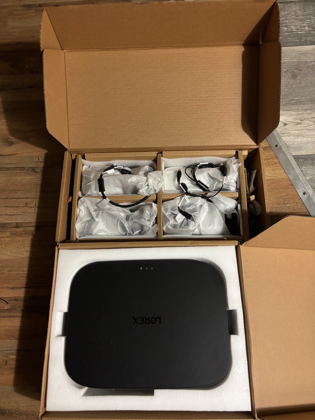 LOREX 4K 8ch Analog HD DVR 1HDD NTSC (4 Cameras)