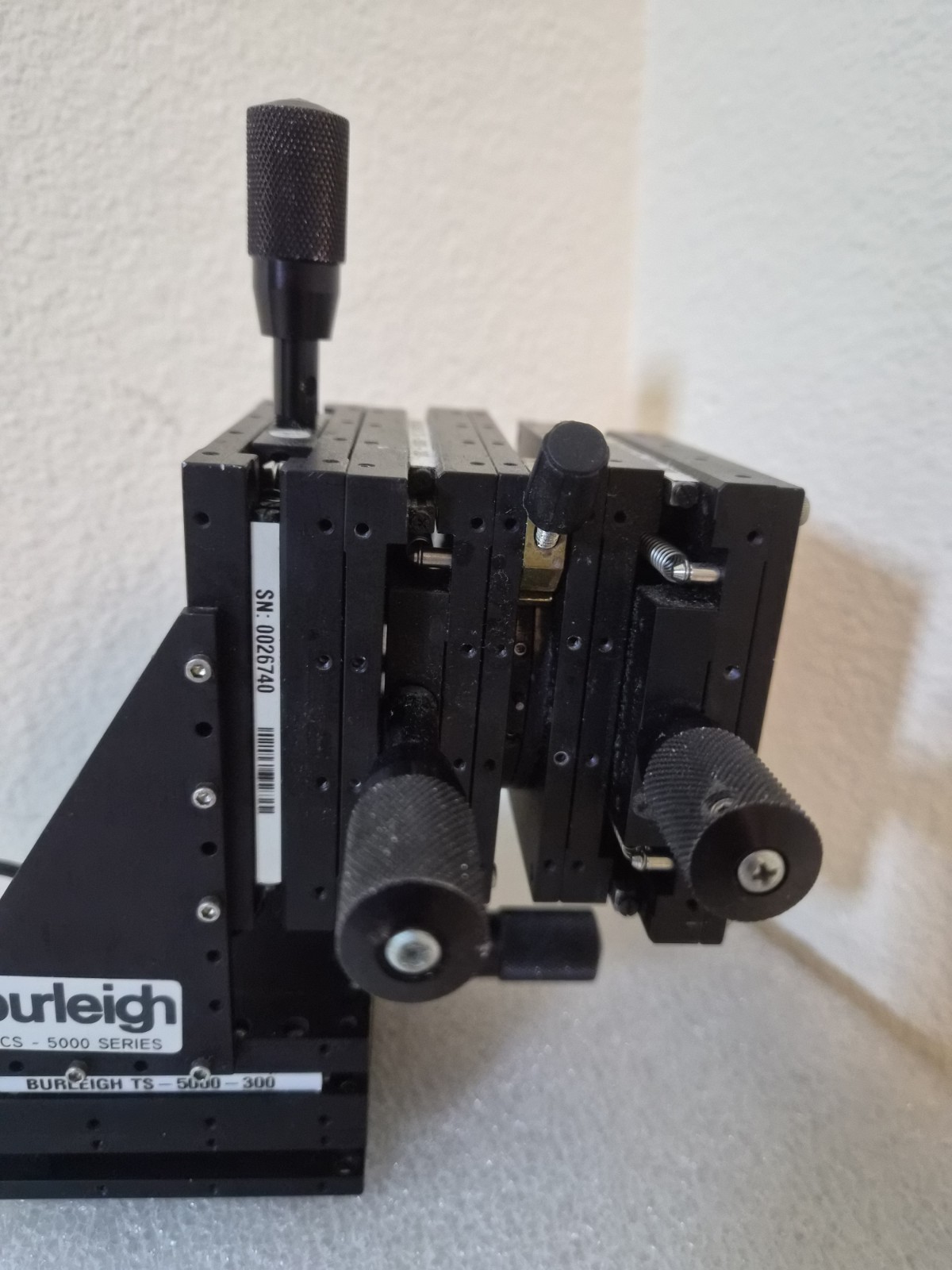 Burleigh PCS-5000 TS-5000-300 3-Axis Piezo Micromanipulator Patch Clamp Stage