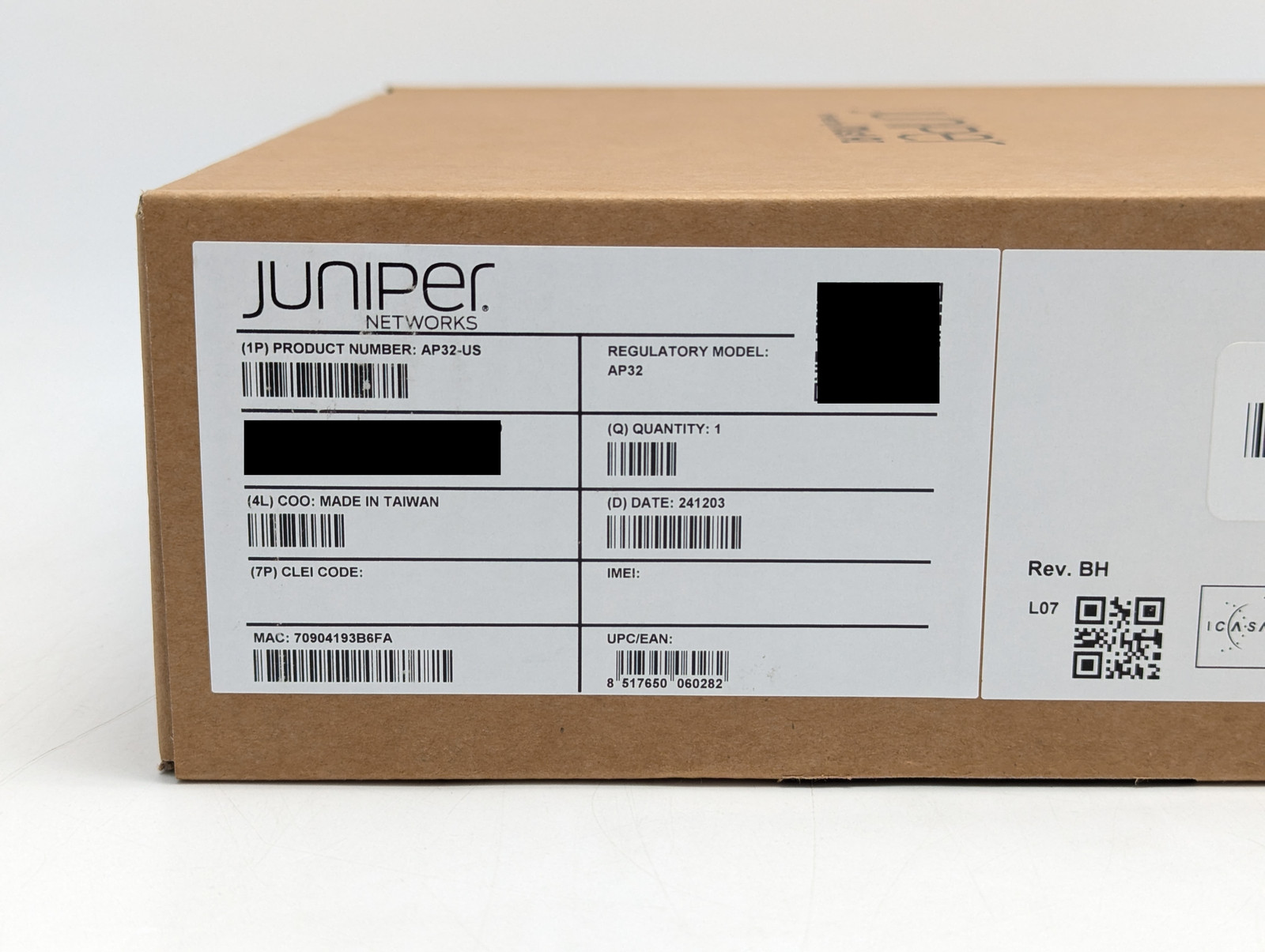 Juniper Networks AP32 High Performance 2-Port Access Point (AP32-US) - Unclaimed