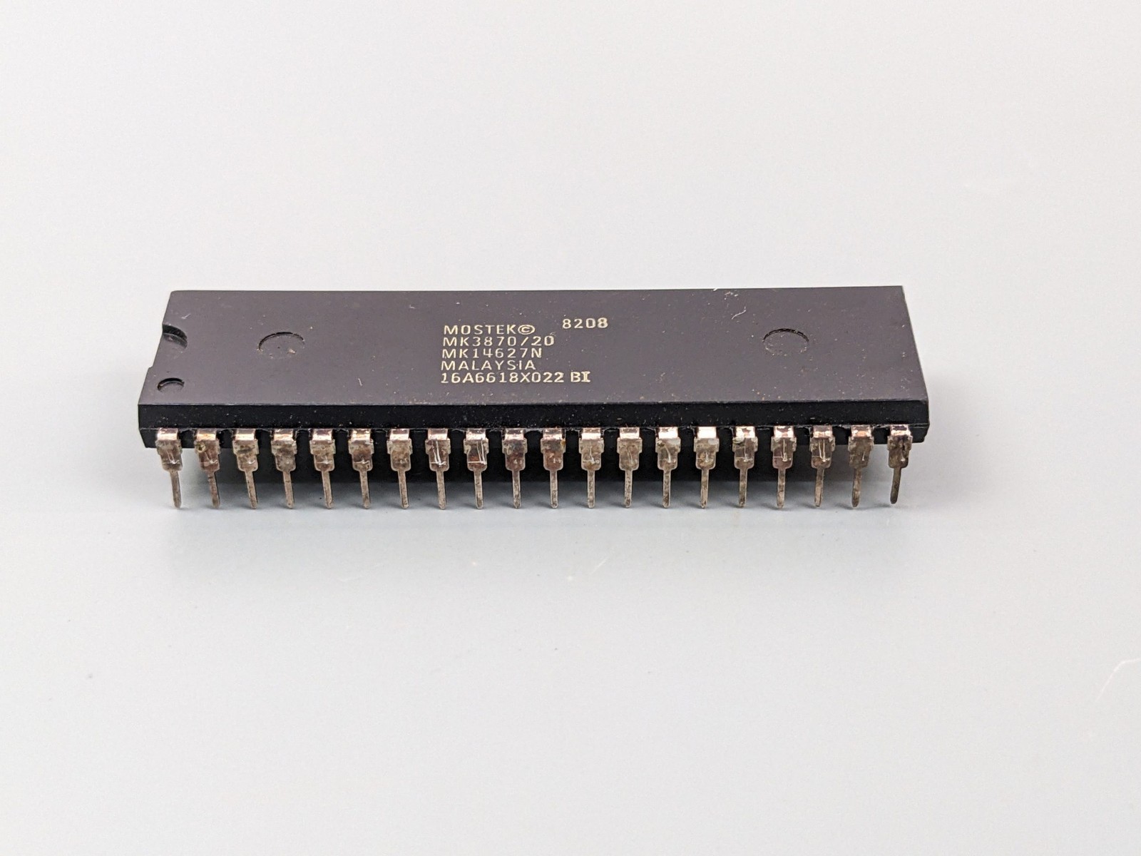 Mostek MK14627 (16A6618X022 Mask ROM) 3870/20 Microcontroller IC