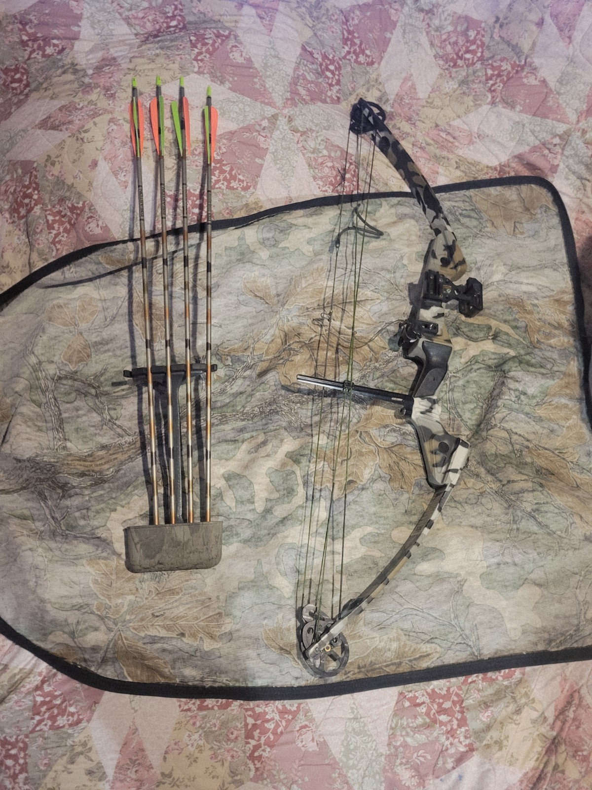 Vintage XI Archery Millennium Compound Bow Package - Right Hand, 60-70# Draw,...