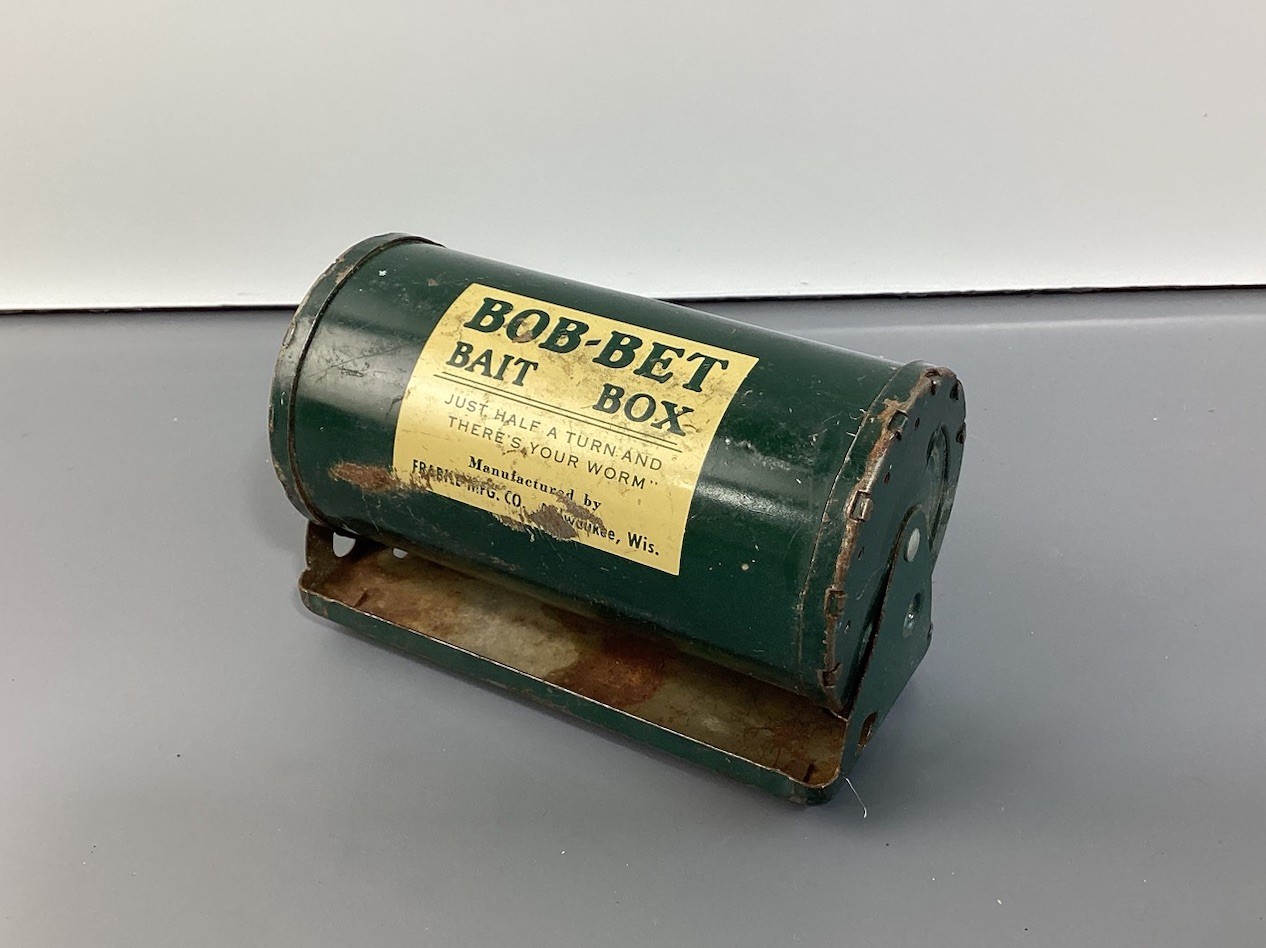 Vintage 1950s Bob-Bet Bait Box Fishing Worm Tin Frabill Mfg. Milwaukee Wis.