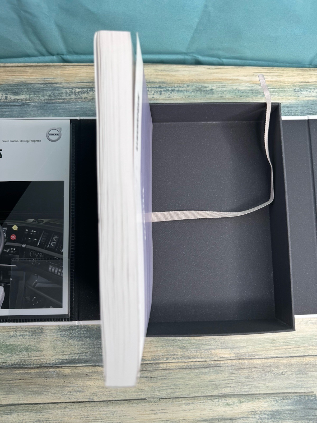 VOLVO VNL DRIVER`S MANUAL GUIDE INFORMATION BOOK 22945962 EUC