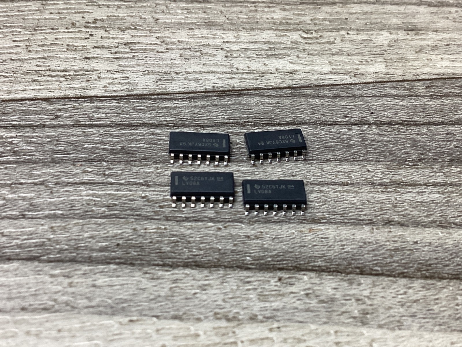 LOT OF 4 TEXAS INSTRUMENTS SEMI SN74LV08AD #114N127