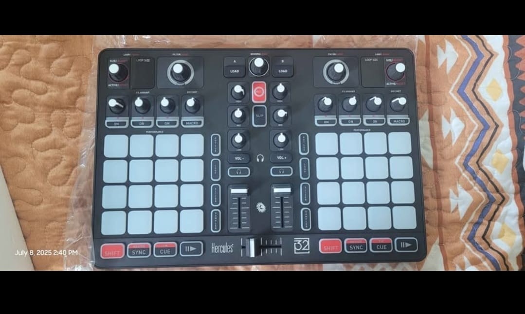 Hercules P32 DJ Controller 32 Pads DJUCED Software Loop Sampler Filter