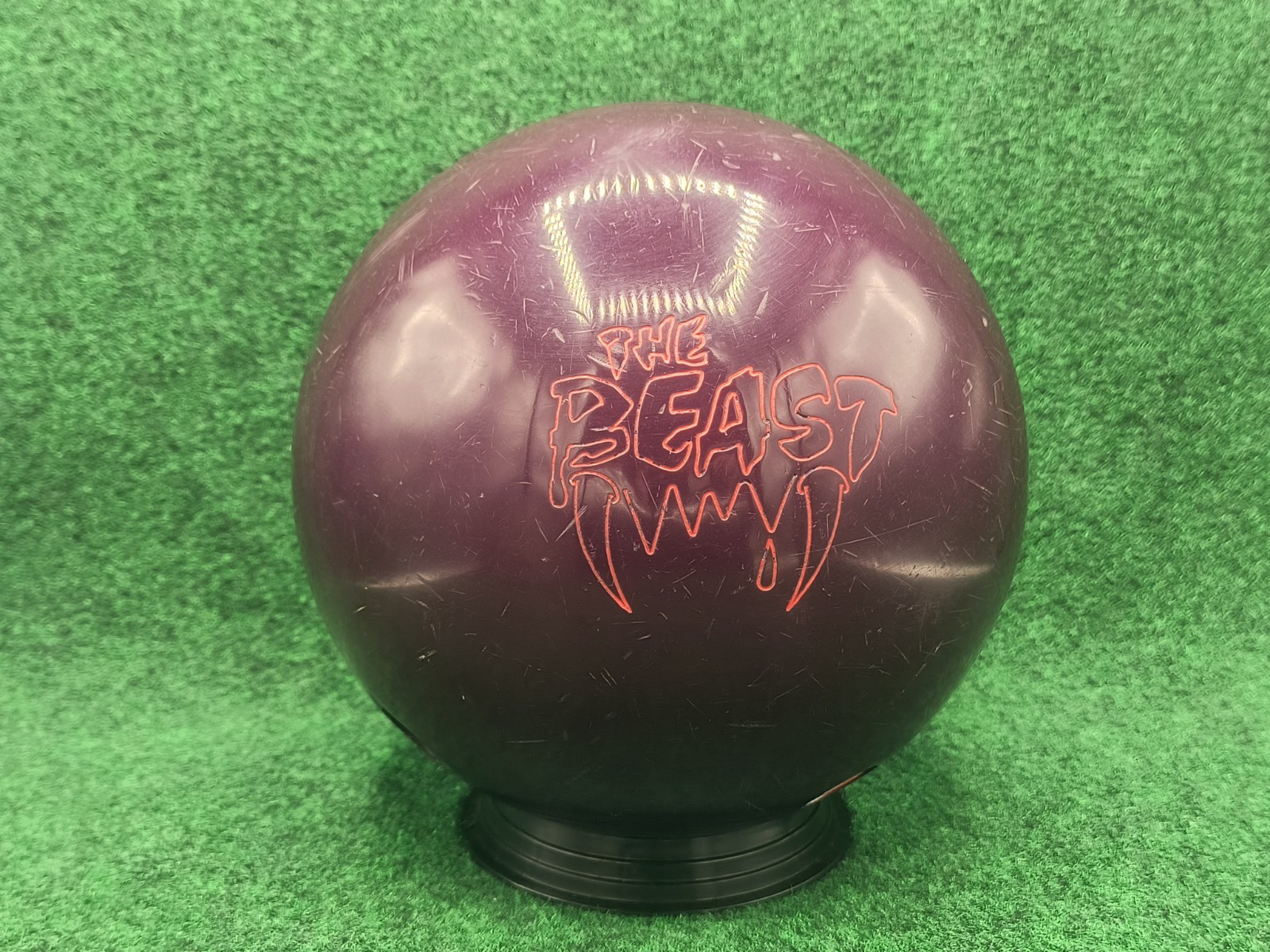Vintage Columbia 300 The BEAST 12Lb Bowling Ball Drilled Purple Finger Tip Used