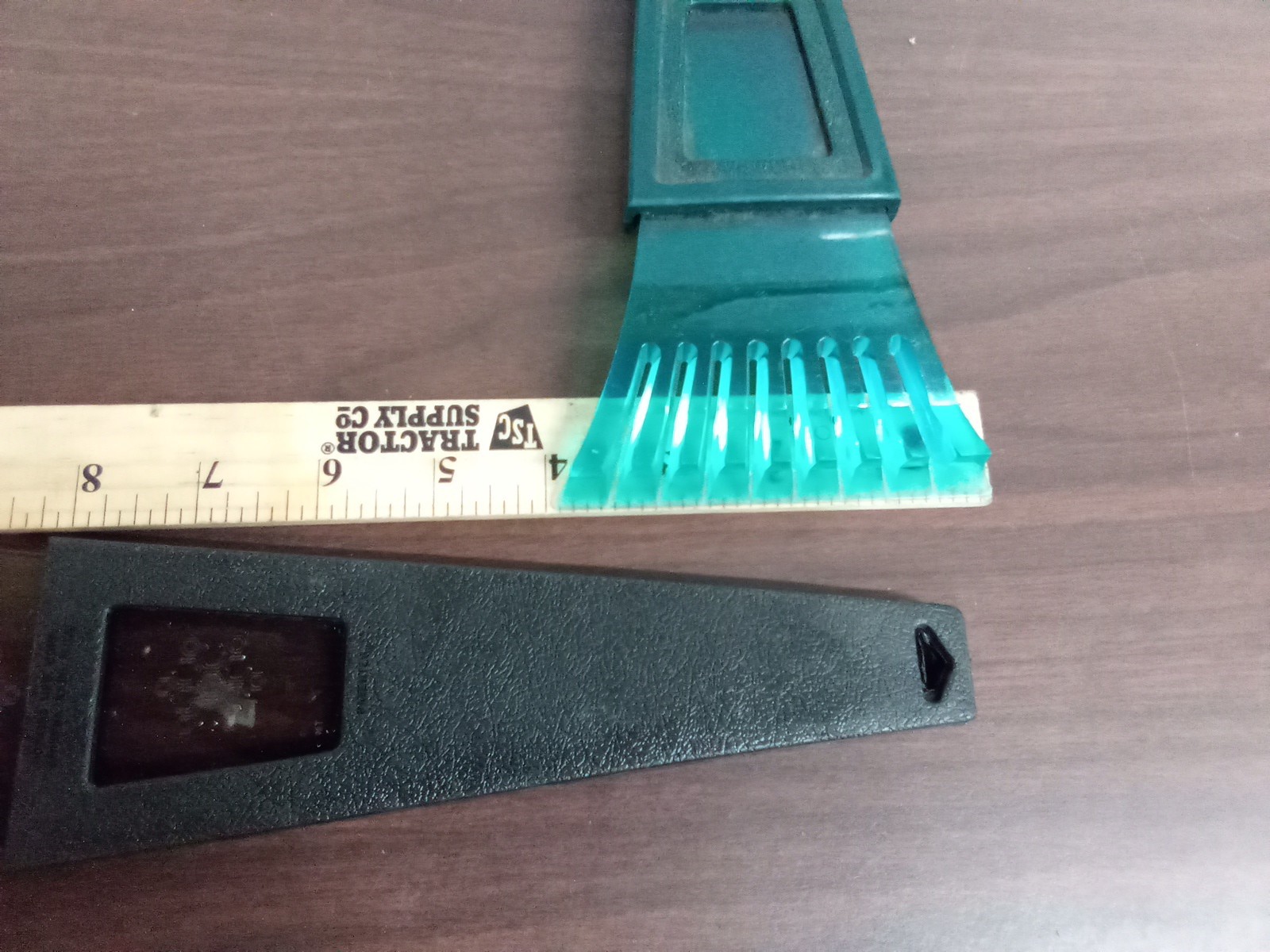 Miscellaneous Set Of Two Windshield Scrapers Free Shipping