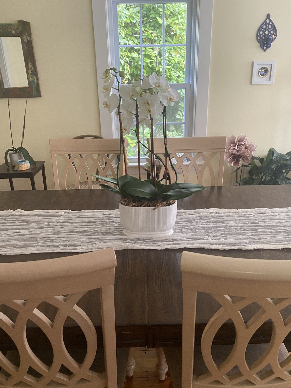 Large Dining Table Seats 10-12, Picture Shown Without the leaf.