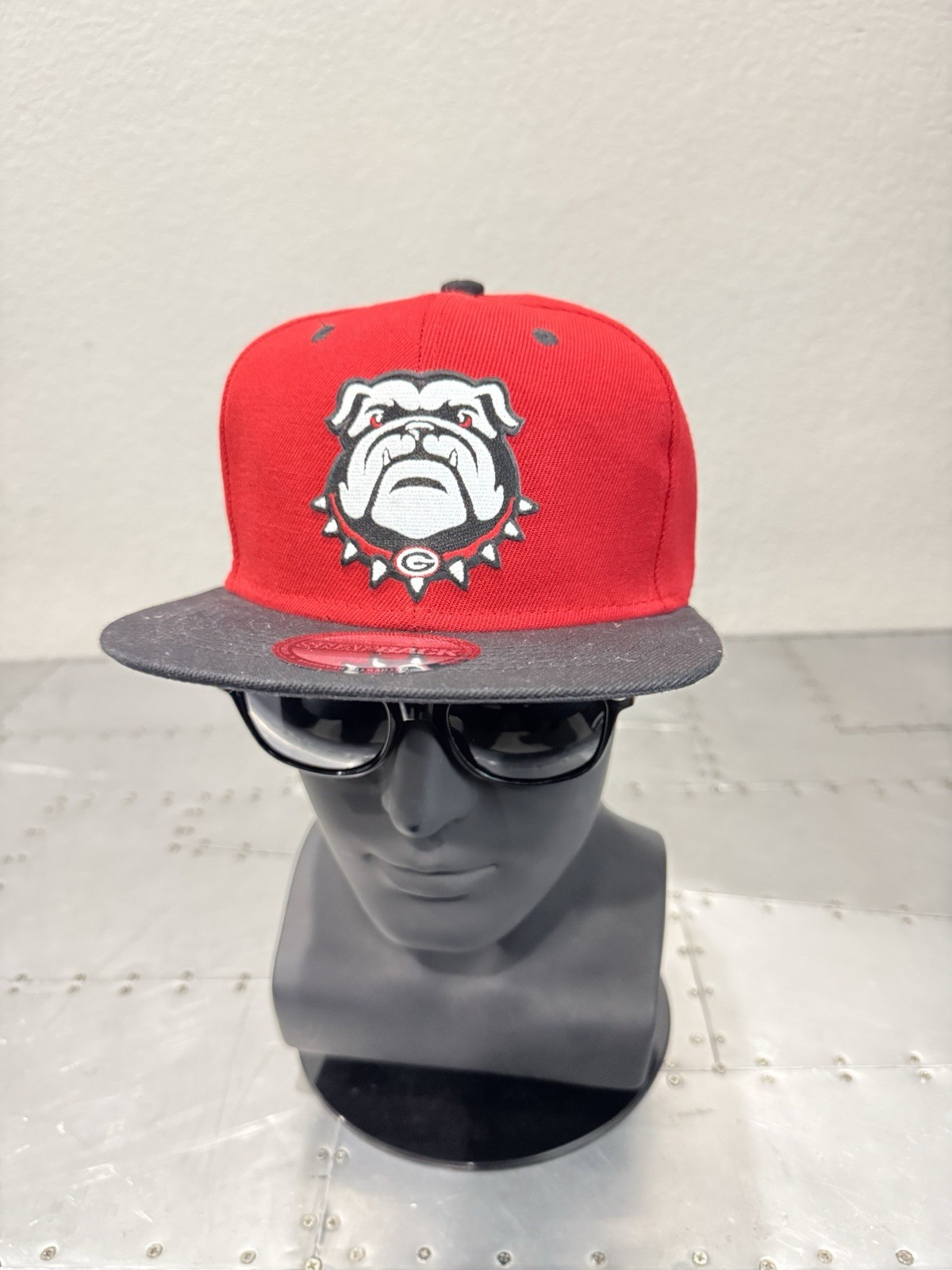 GEORGIA BULLDOGS UGA DAWG LOGO RED & BLACK FLAT BILL ADULT SIZE SNAPBACK HAT NEW