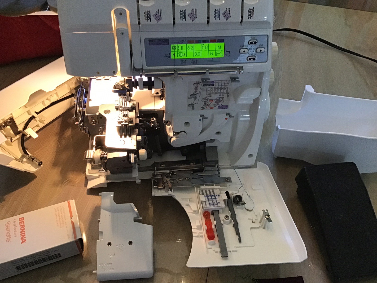 Bernina 1300DC Overlocker Serger Machine