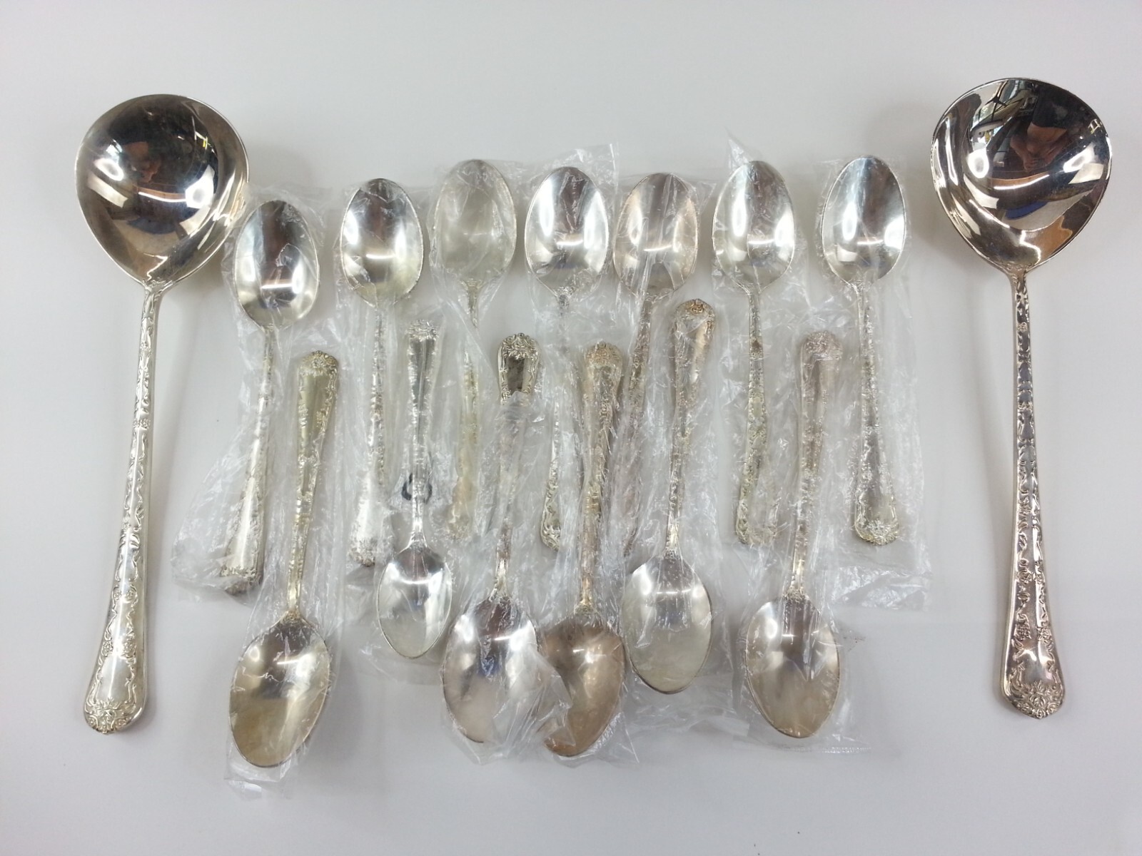 15 Piece Rogers And Son Flatware Set