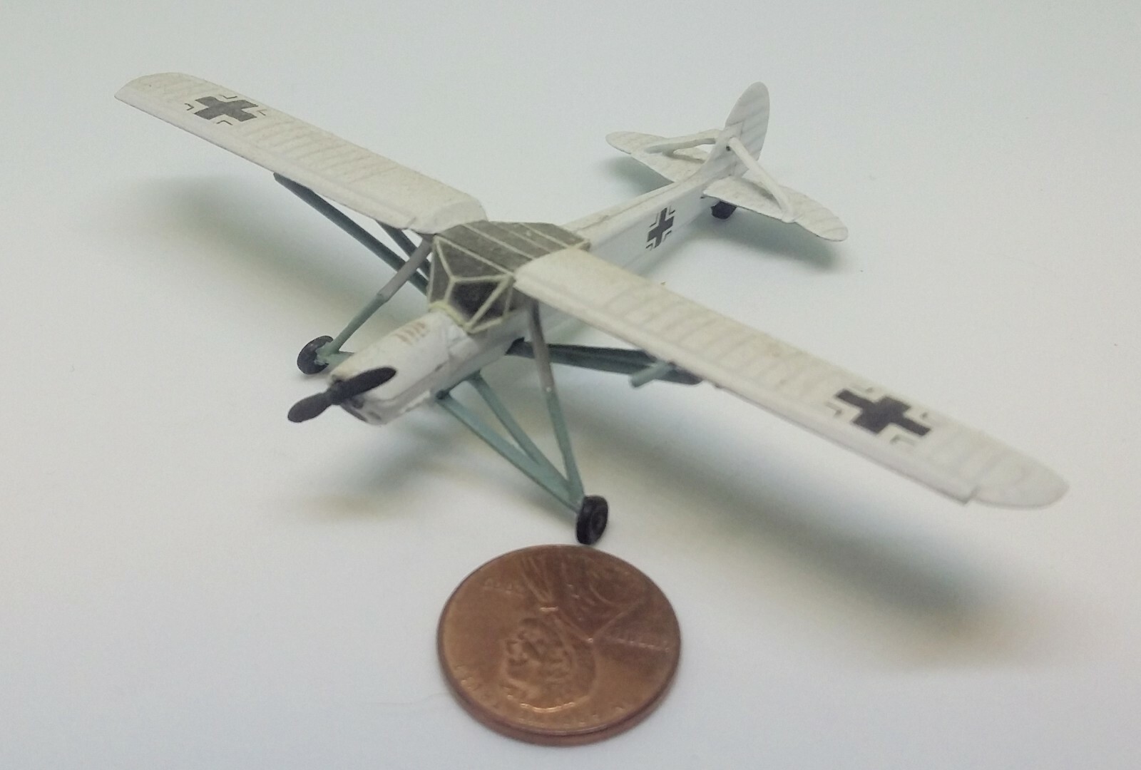 Takara 1/144 World Tank Museum 3. Fieseler Fi 156 Storch. In winter white. (#43)