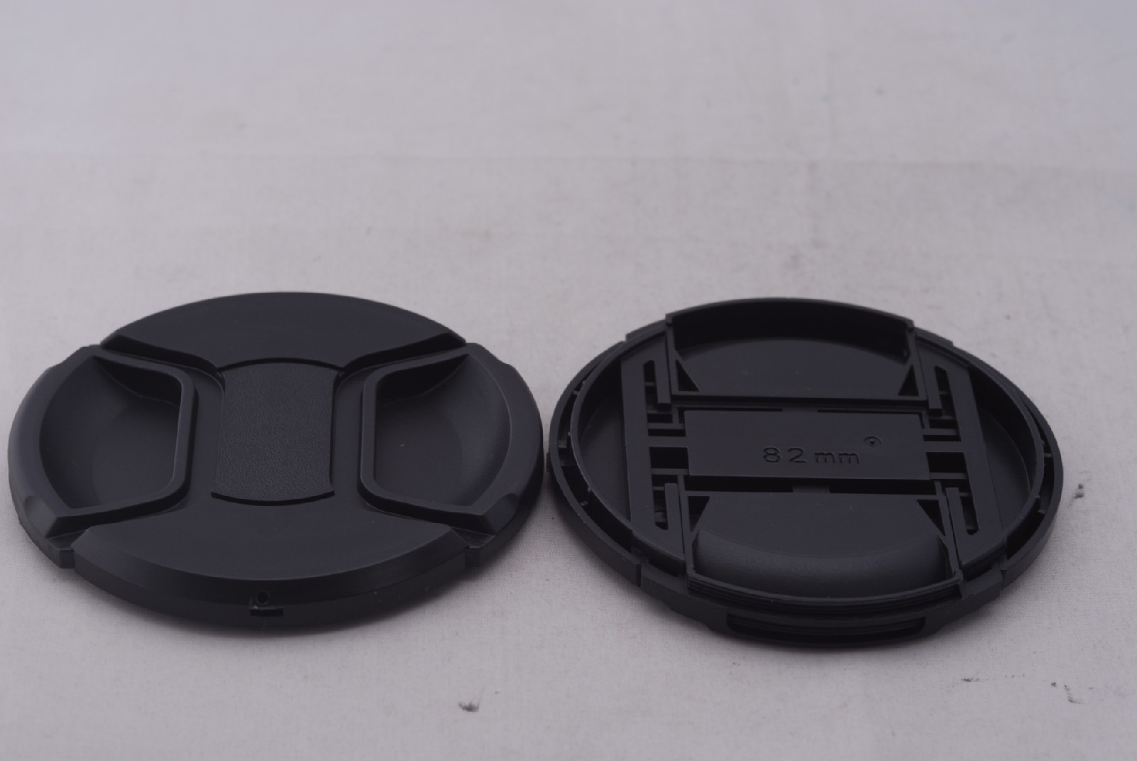 New 2 x 82mm Center Pinch Snap-on Lens Cap Set