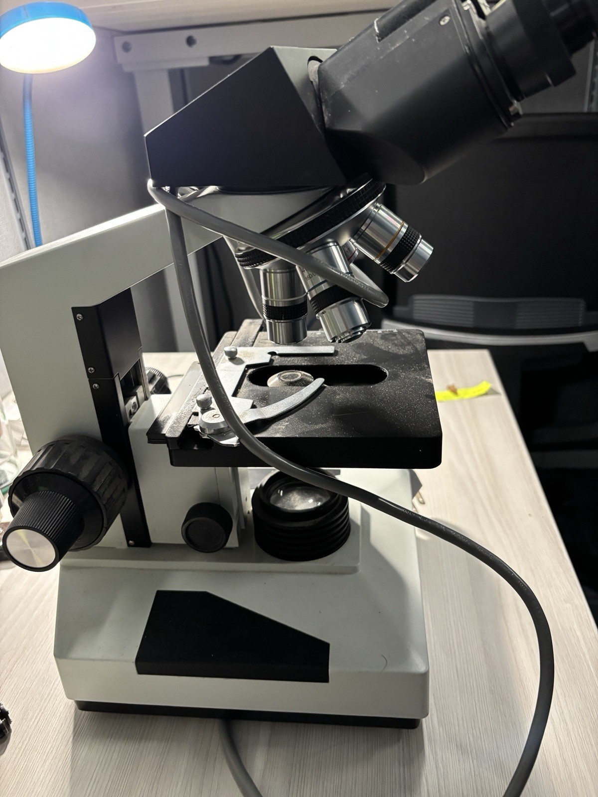 AmScope B490 Binocular Upright Compound Microscope 40X-1000X
