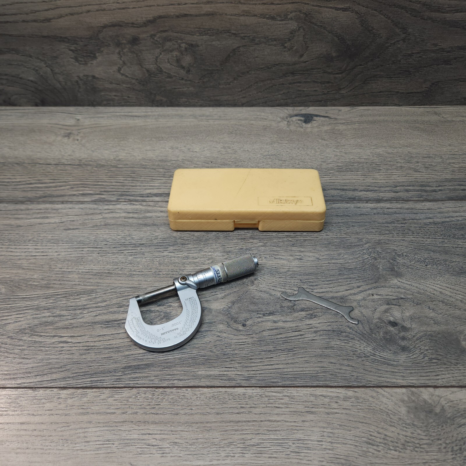 Mitutoyo 202-104 Micrometer 0-1" .0001 w/Case