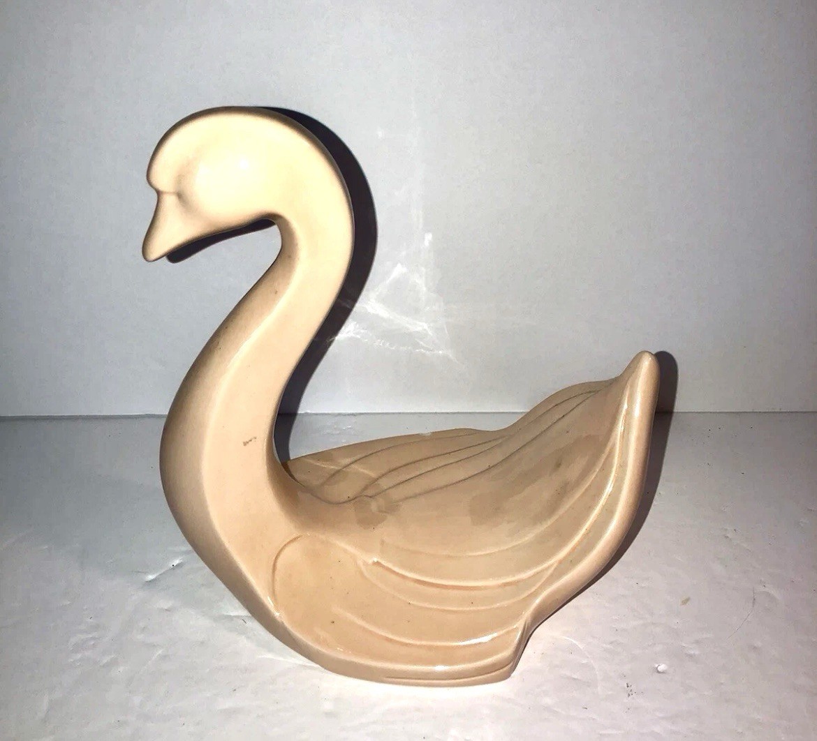 Vintage 80’s Mod Ceramic Peachy Pink Swan Wash Cloth Hand Towel Holder