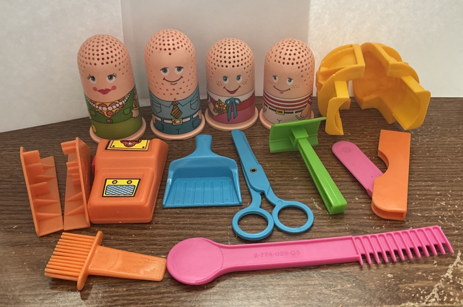 Fuzzy Pumper Barber Beauty Shop Playset Kenner 1977 Lots Of Pieces Play-Doh