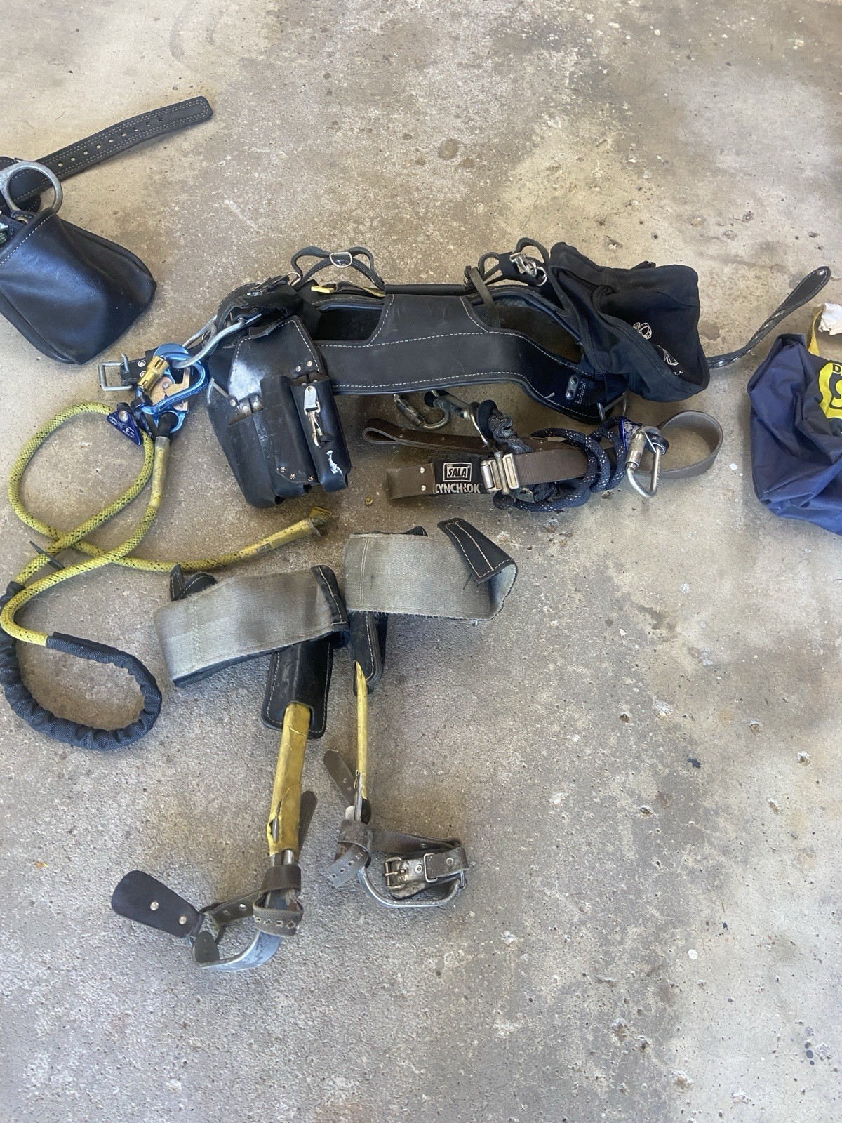 Lineman’s Climbing Belt With Pole Strap Gaffs, Super Squeeze, Bag
