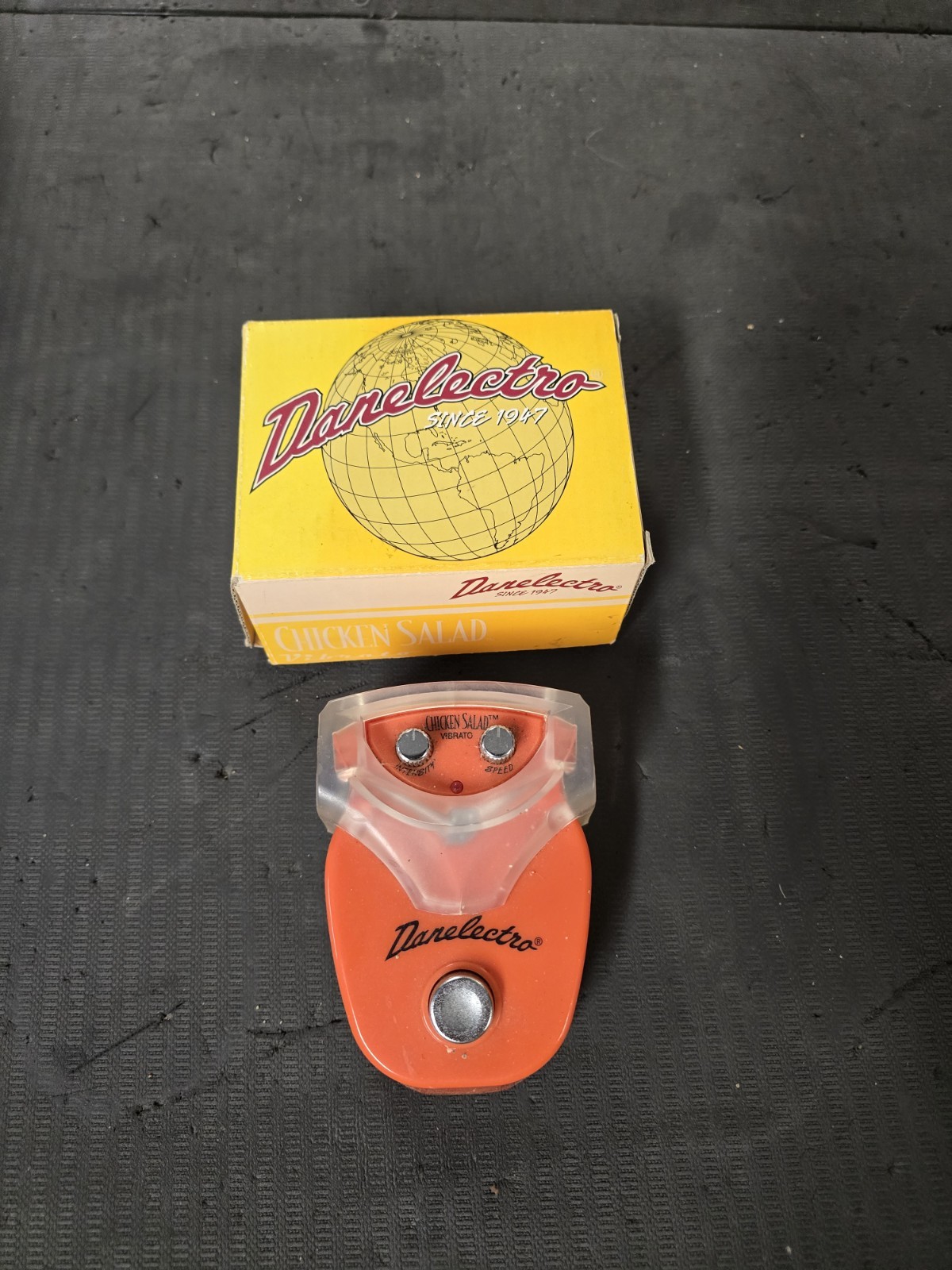 Danelectro Chicken Salad Analog Vibrato Effects Pedal for Electric Guitar