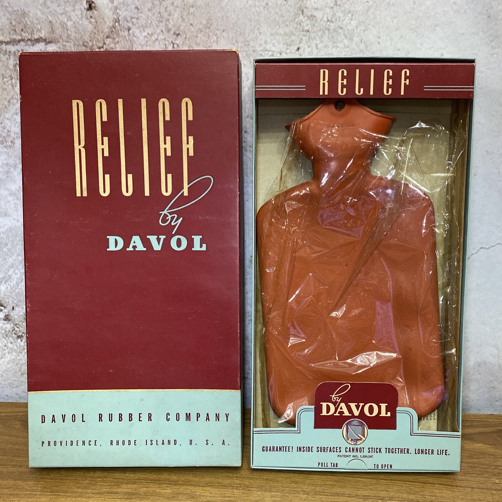 VINTAGE 1940s Davol Red Rubber HOT WATER BOTTLE Ice bag original box Stopper E1