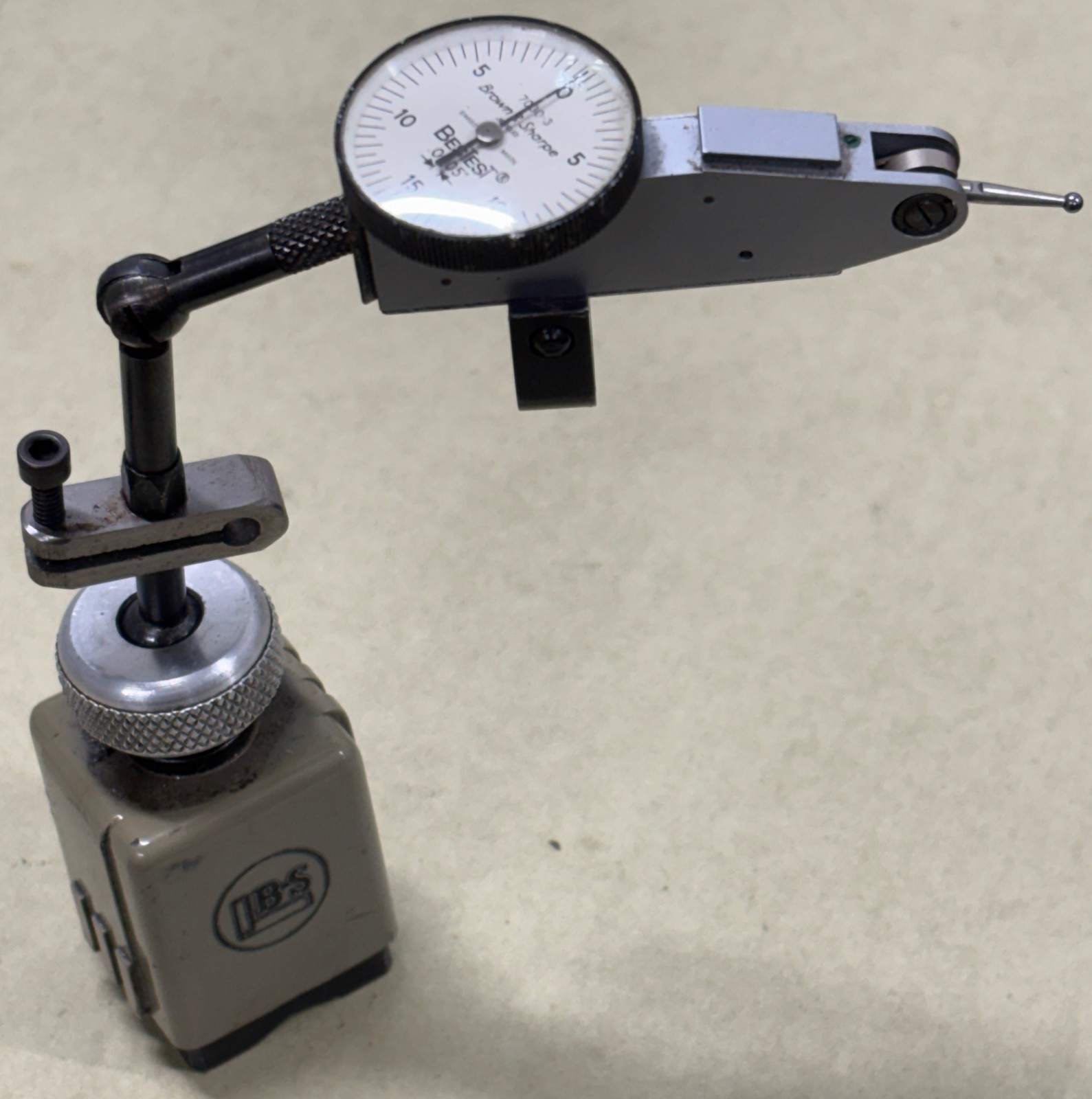Brown & Sharpe BESTEST model 7030-3 dial test indicator with B&S magnetic base