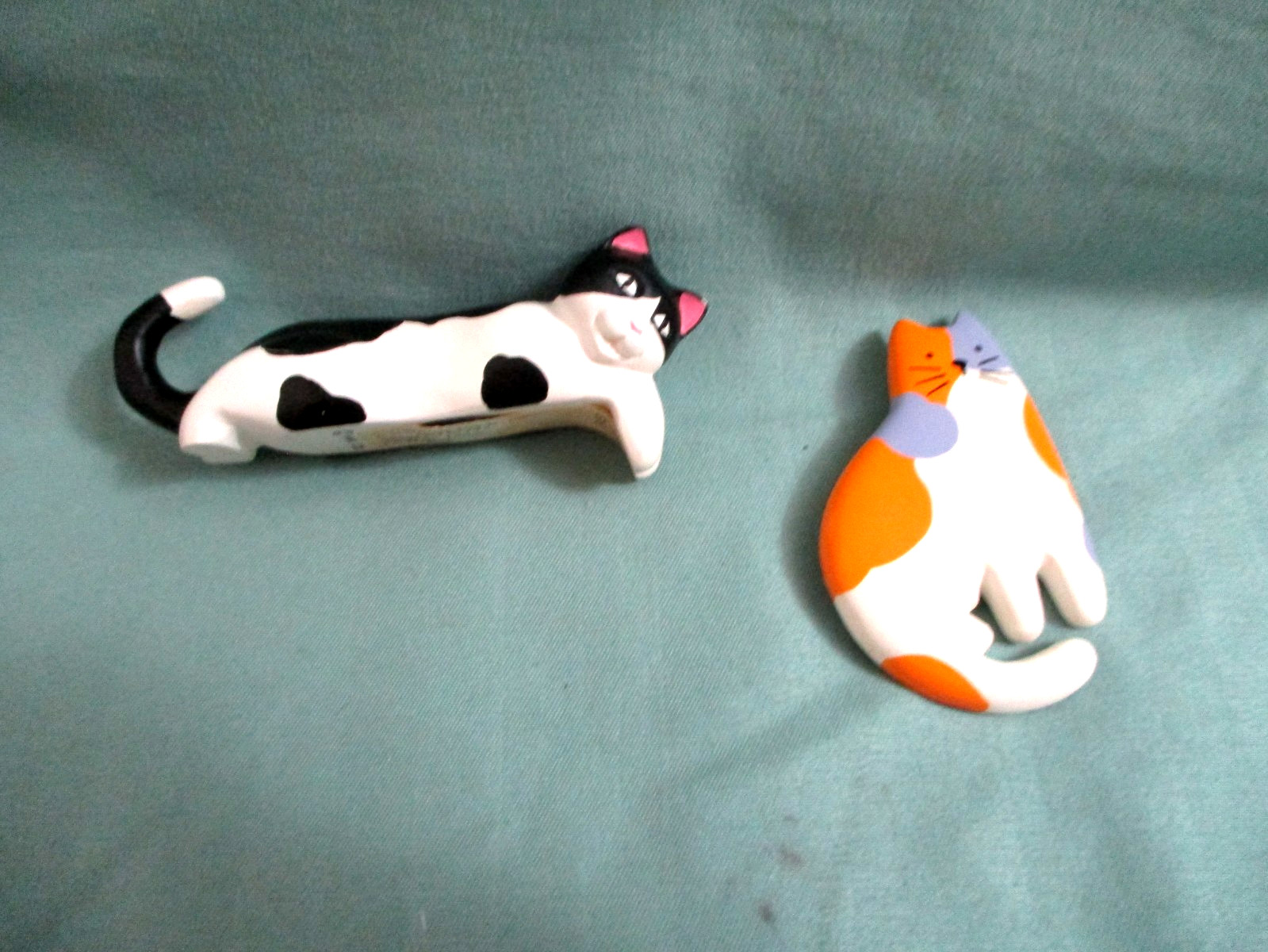Lot of 2 VINTAGE HALLMARK KITTY CATS Magnets unused