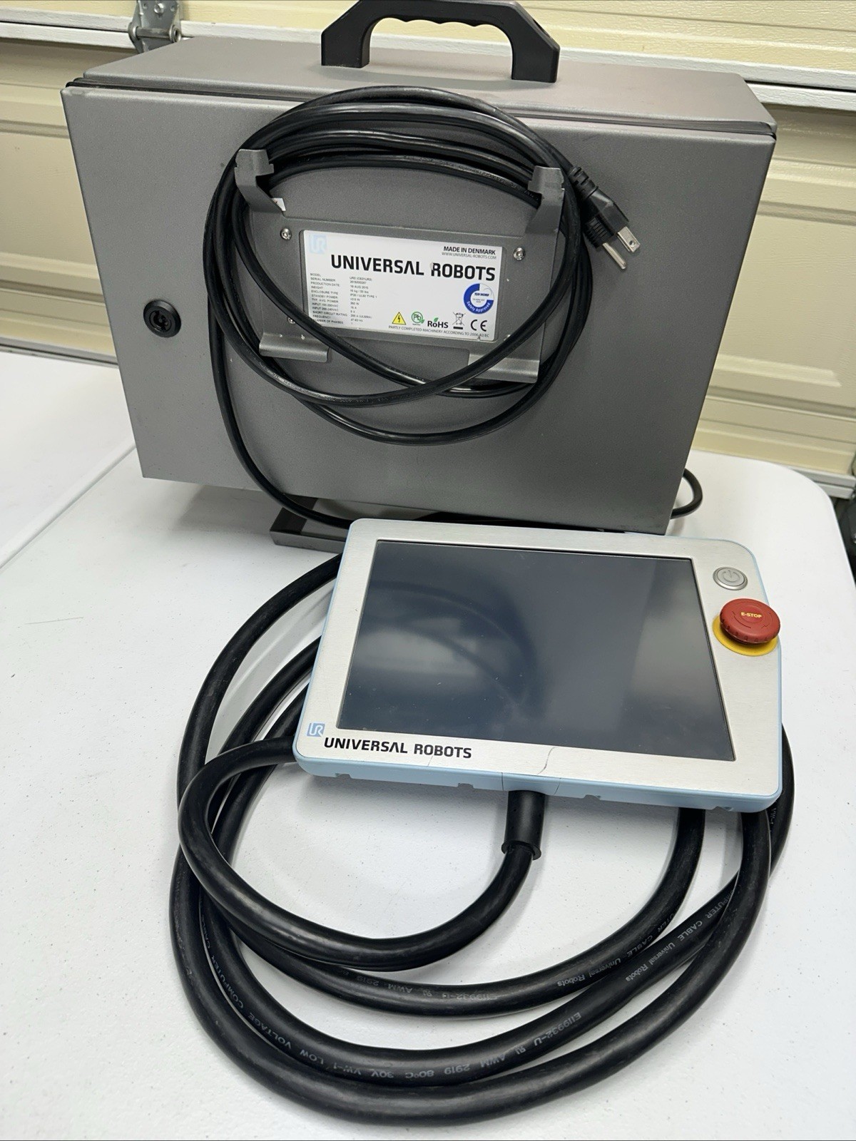 Universal Robots UR3 Control Box With Teach Pendant Works Tested DENMARK CB31UR3