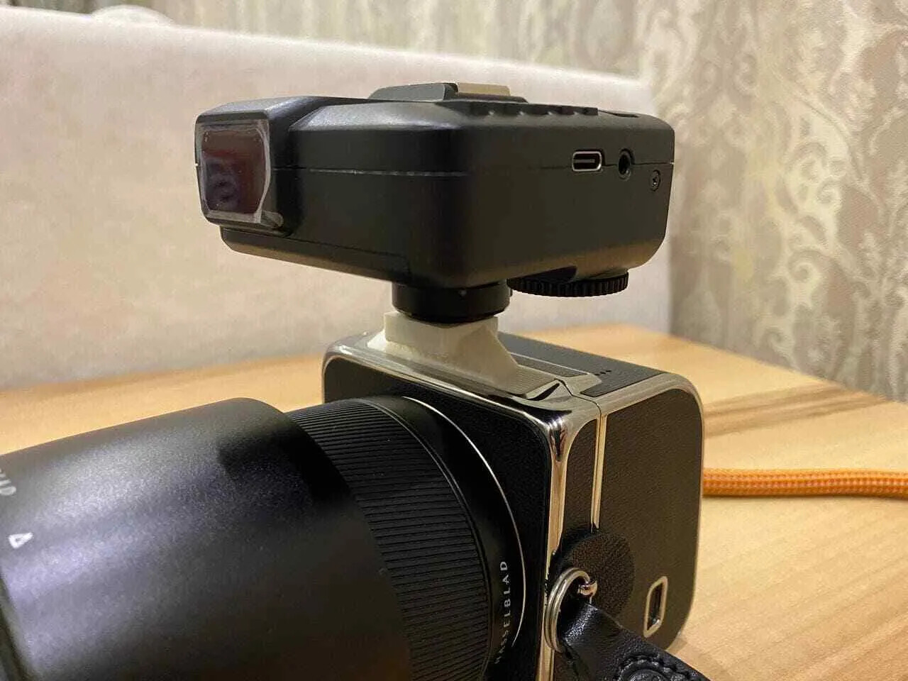 HASSELBLAD 907X COLD SHOE ADAPTER