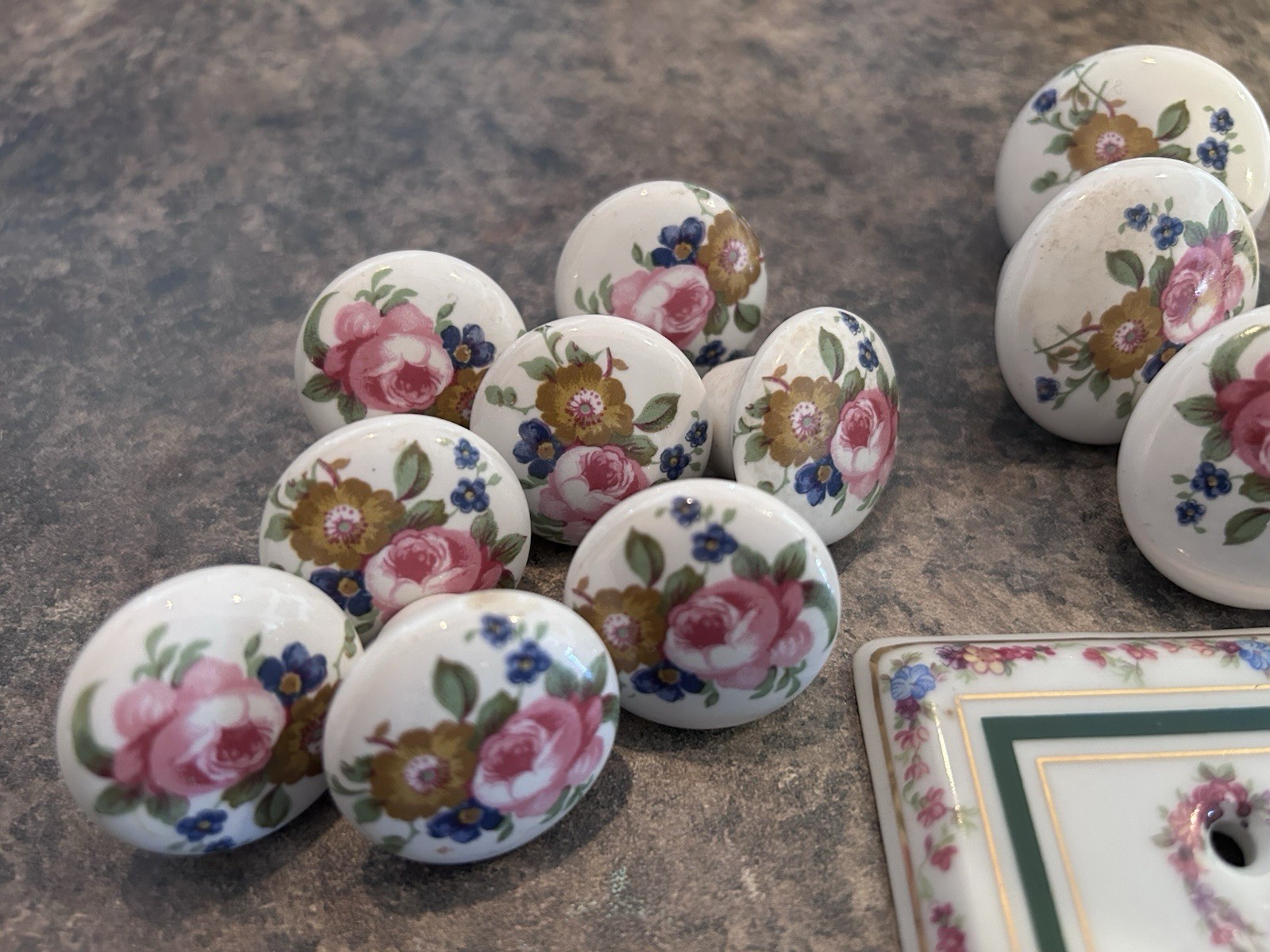 VTG Single Light Switch 2 Plates & 12 drawer Knobs 2 Plates Ceramic Floral NICE
