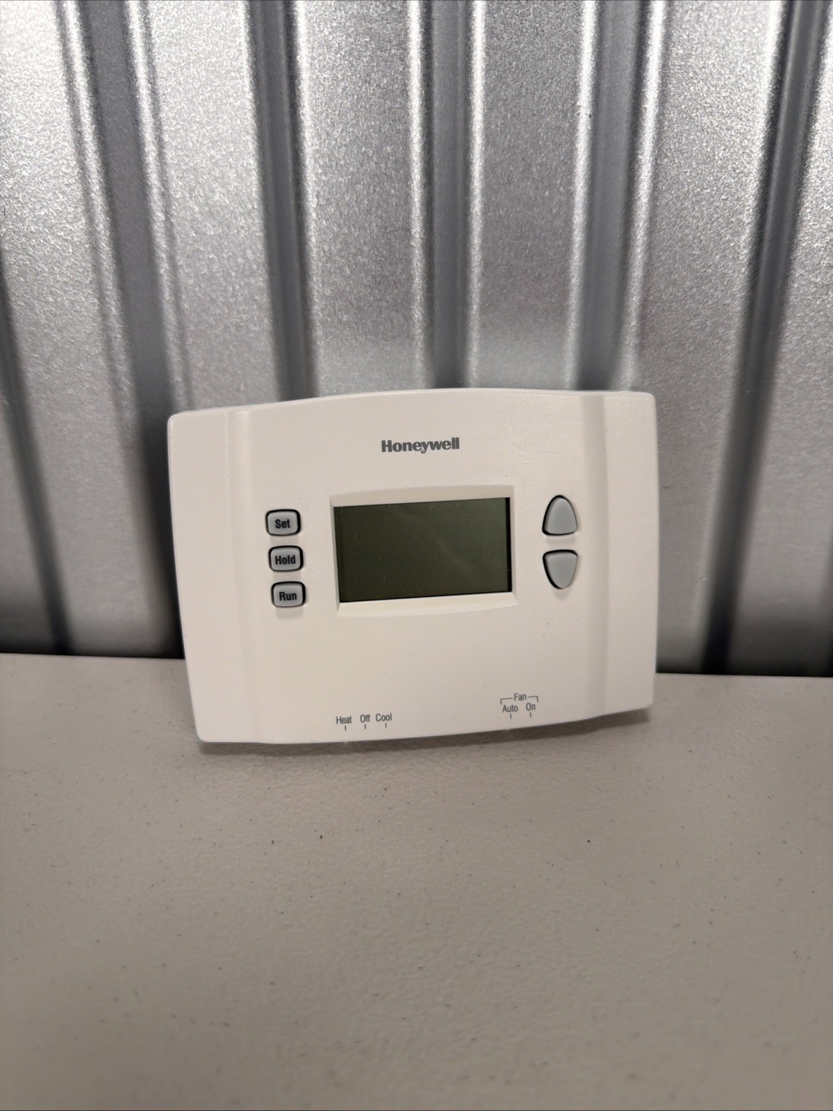Honeywell RCT8103A1007 Programable 7-Day Backlit Thermostat RCT8103A