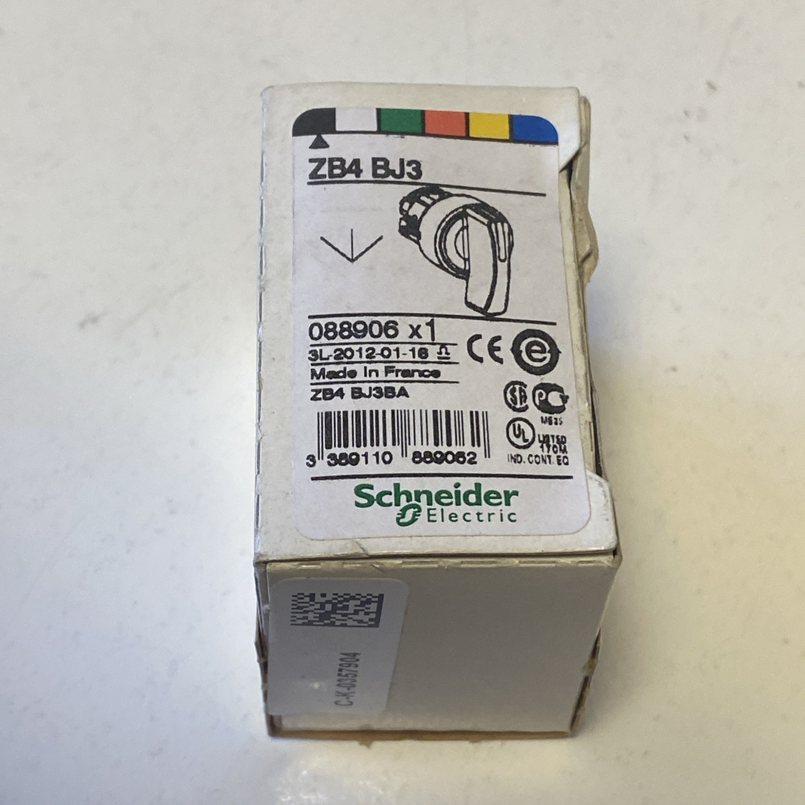 1PC NEW Schneider Electric Selector Switch ZB4BJ3 Selector Switch Fast Delivery