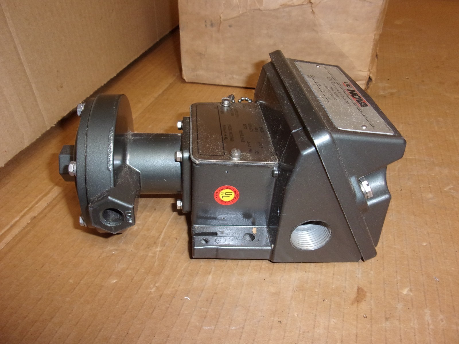 United Electric Nova Pressure Control Switch , type H115 , model 453