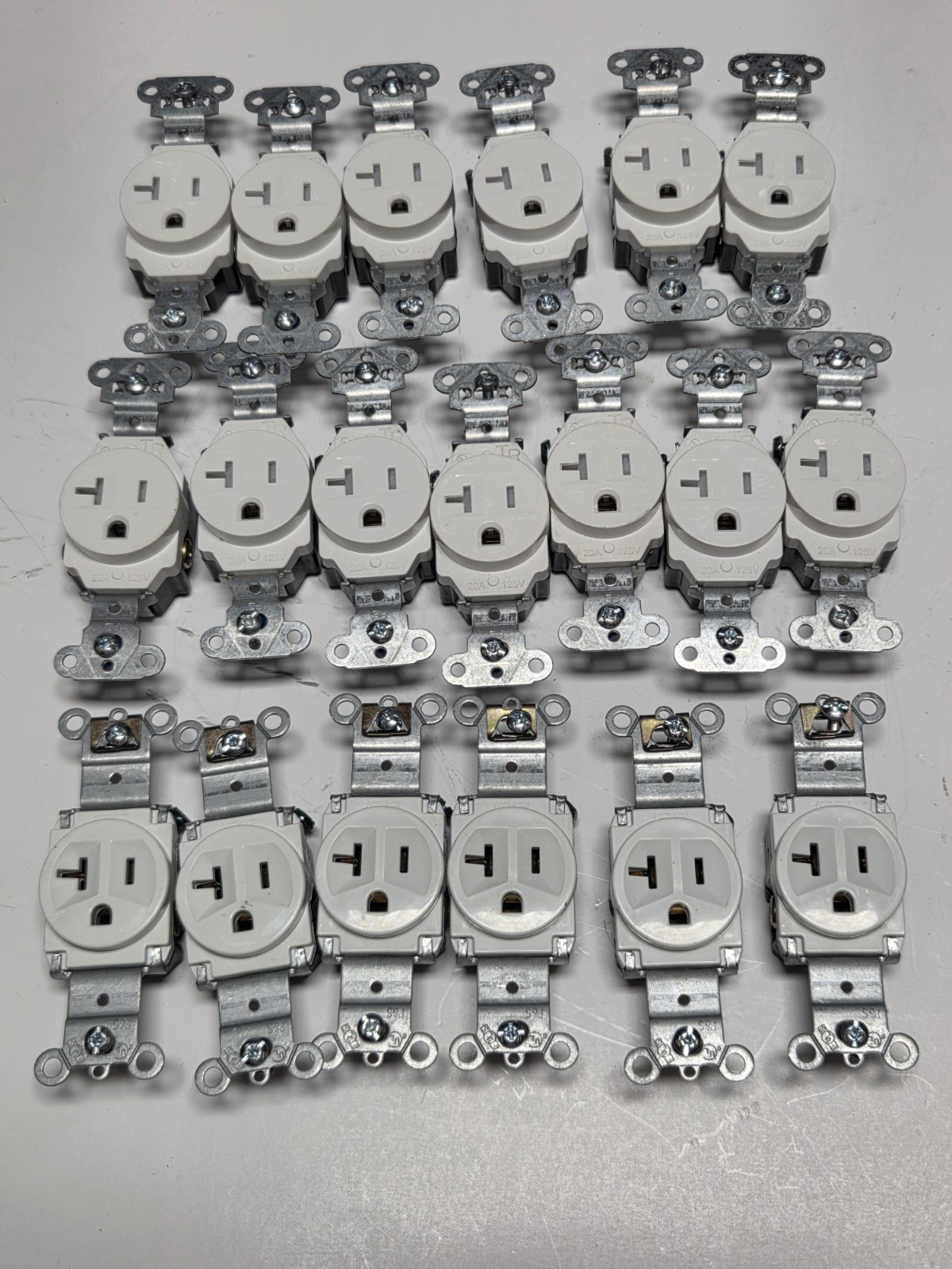 Pass & Seymore 20amp White Outlet 19pc