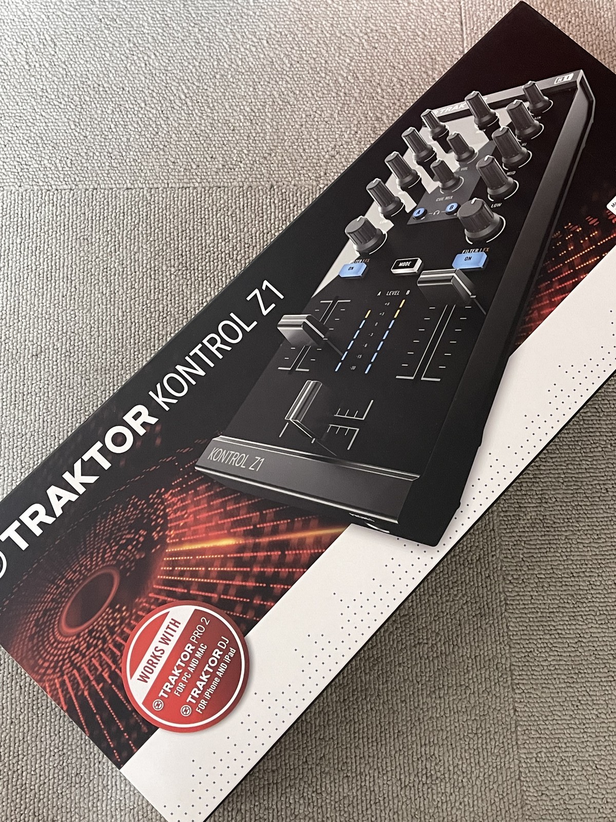 Native Instruments Traktor Kontrol Z1 DJ Mixer Audio Interface Boxed Tested