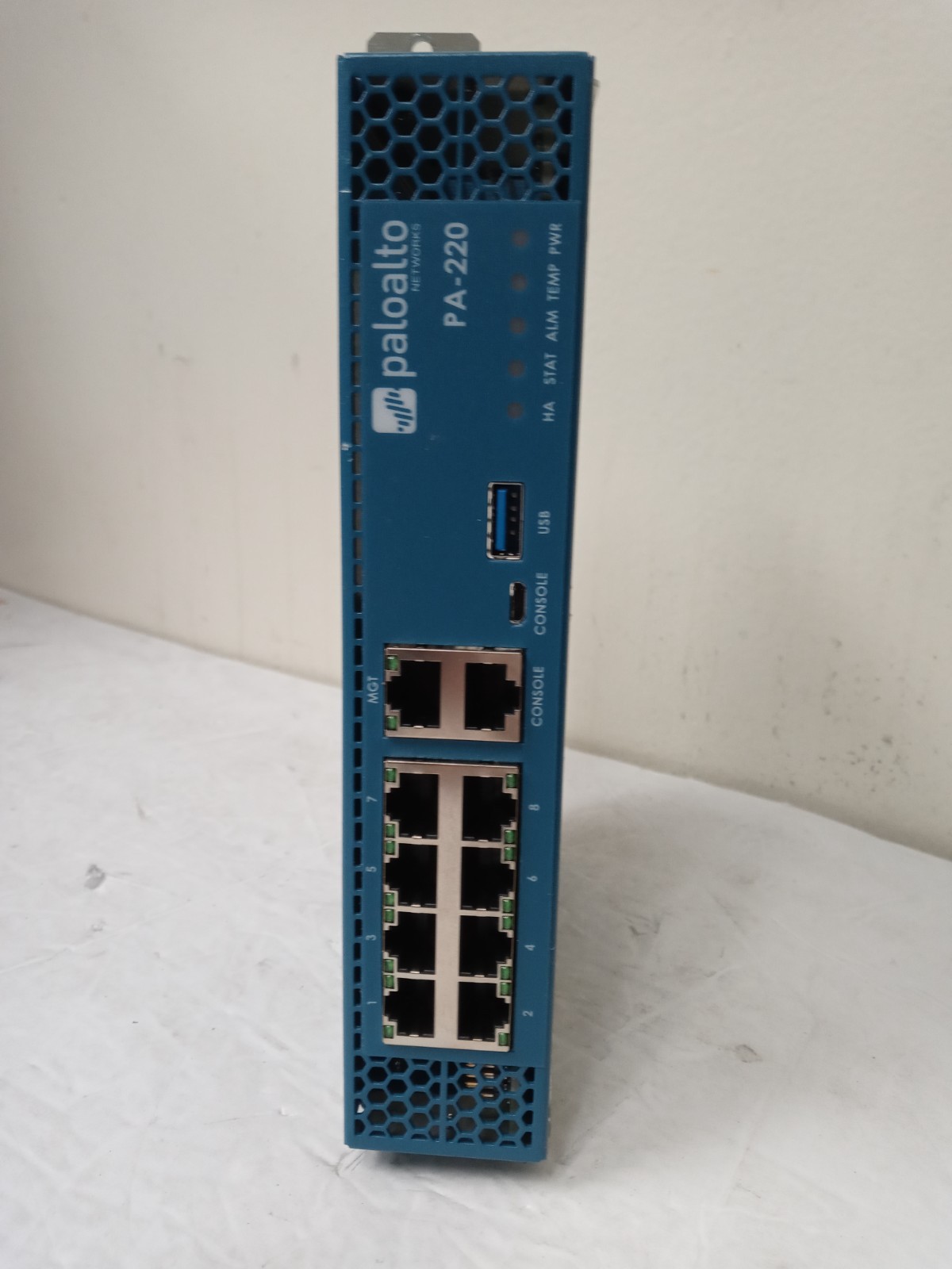 Palo Alto PA-220 Next-Gen Firewall 520-000309-00J