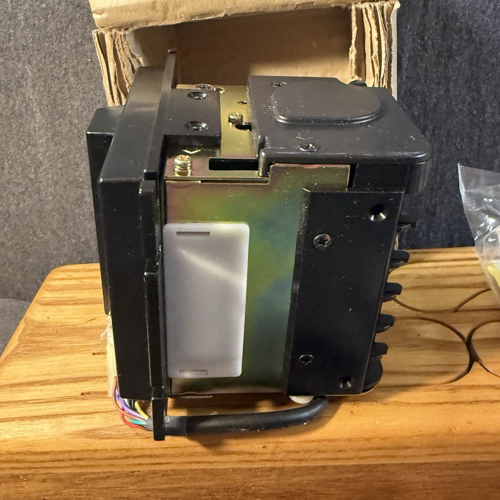 GAMEMAX BL-600H-US2 Bill Acceptor Validator NIB Includes Instruction Sheet