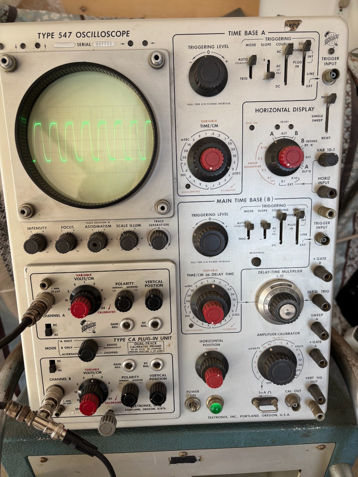 Tektronix Type 547 Oscilloscope with type CA Dual-Trace Plug-in Unit (no cart)