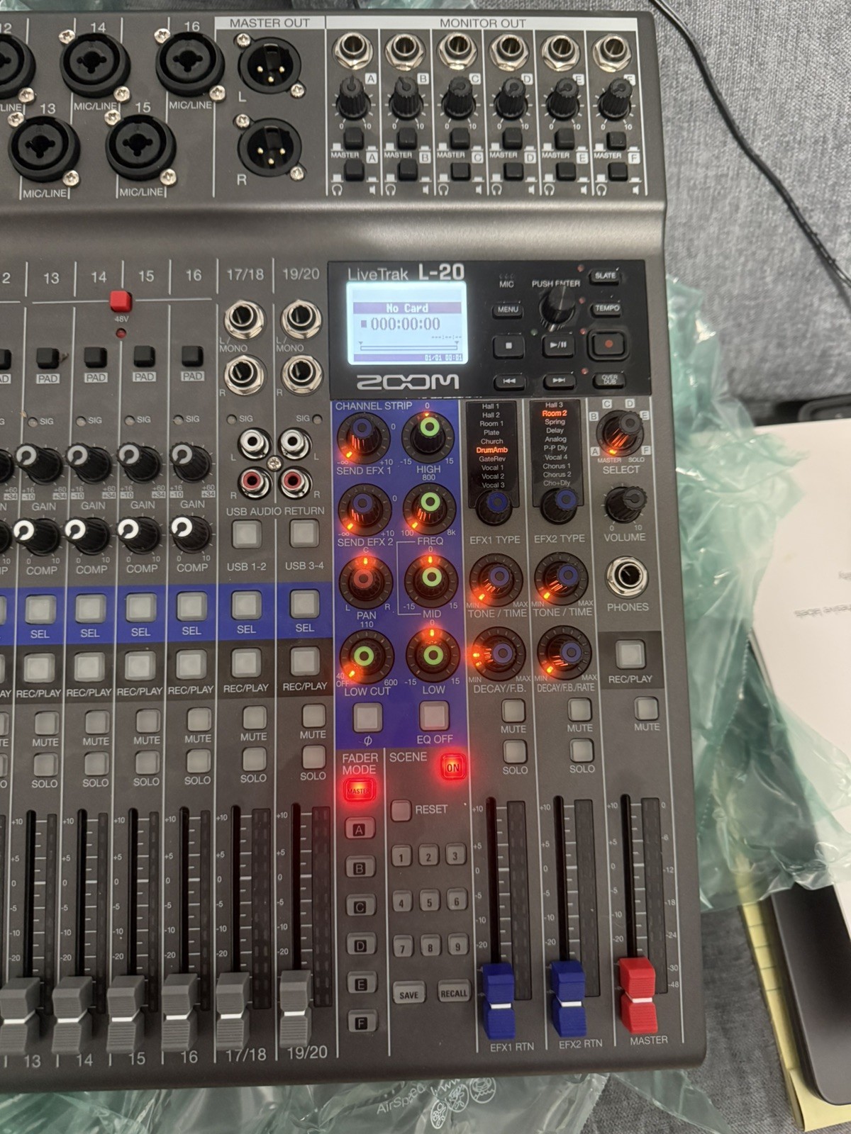 Zoom LiveTrak L-20 20-Channel Digital Mixer and Recorder