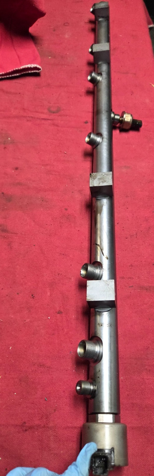 D13 HIGH PRESSURE FUEL INJECTOR RAIL  DELPHI 22578069,   OFF RUNNING TRUCK,