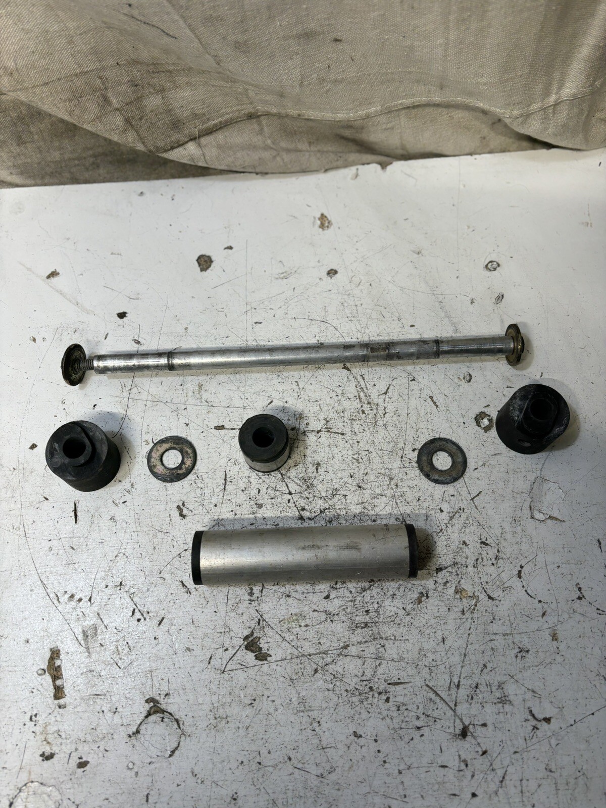 Arctic cat rear axle W/ spacers 0604-208