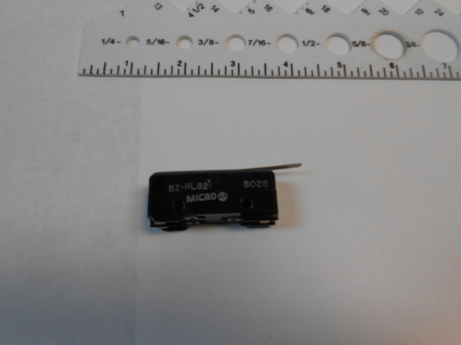 BZ-RL821 MICRO  SWITCH   NEW OLD STOCK  4PCS 28VDC OR 230 AC MAX