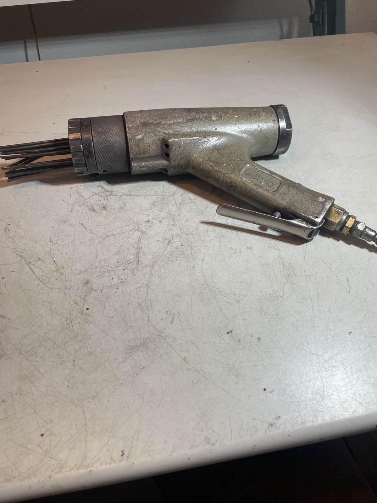 Pistol Grip Pneumatic Chiseler